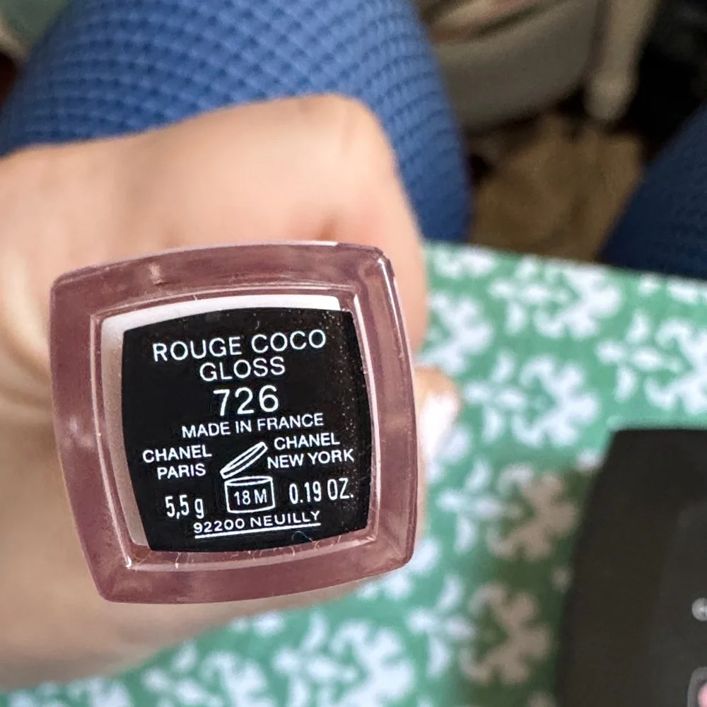 CHANEL Pink Mosaic Blush with Pale Pink Gloss - Picture 3 of 3